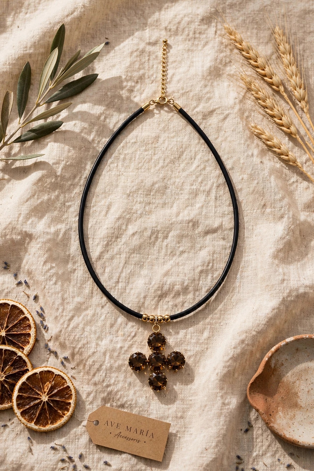 Collar Cruz Swarovski Marrón · LUX Tierra